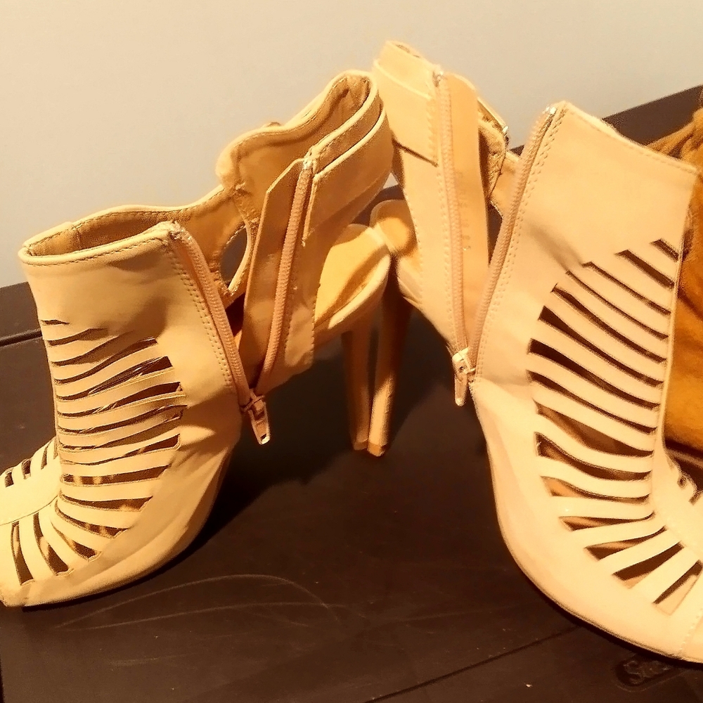 Women's size 81/2 heeled Sandals